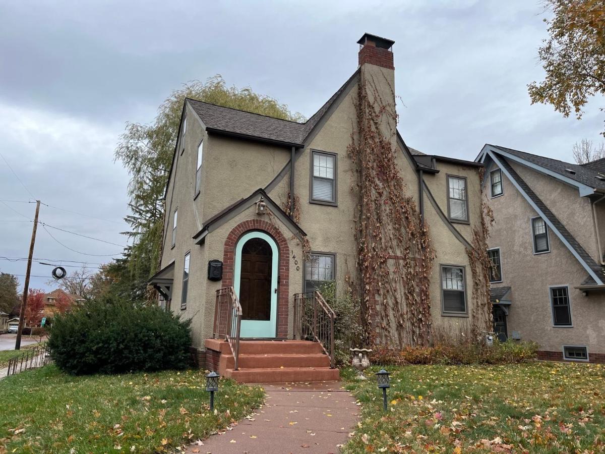 Historic Twin Tudors Inn Sioux Falls Exterior photo